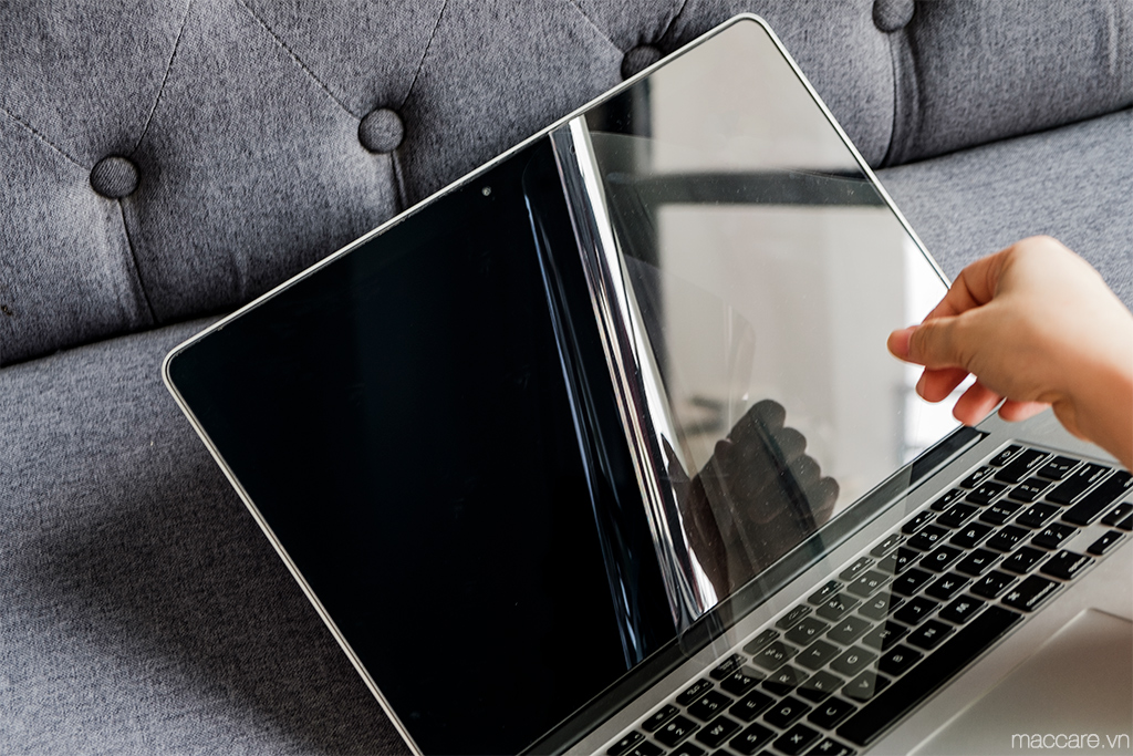 Tại Việt Nam, chọn loại hình trang trí laptop nào?