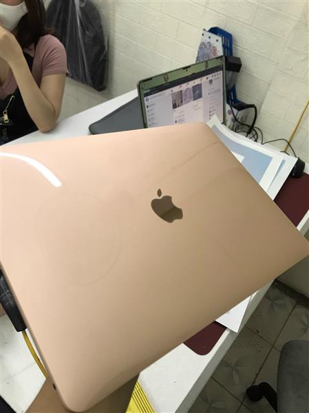 Ảnh đại diện sản phẩm Tấm Dán Trong Suốt Nilon Bảo Vệ Cho Laptop, Macbook Loại Bóng