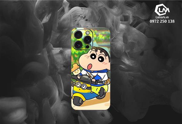 Ảnh đại diện sản phẩm Skin Iphone Shin Cậu Bé Bút Chì 07